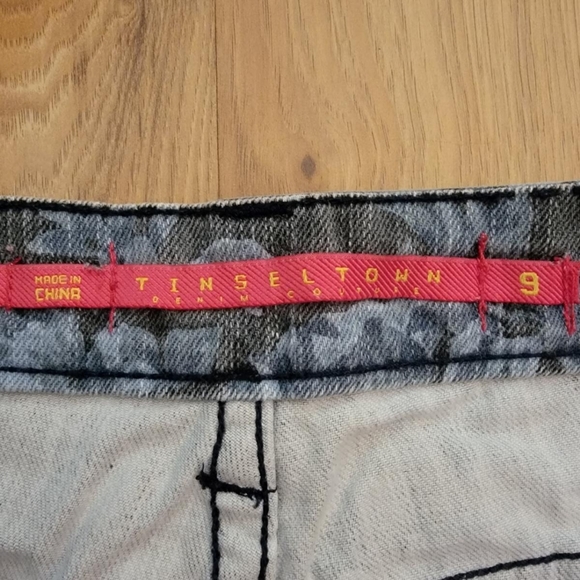 Tinseltown Denim Couture Blue Floral Jean Shorts - Picture 3 of 4